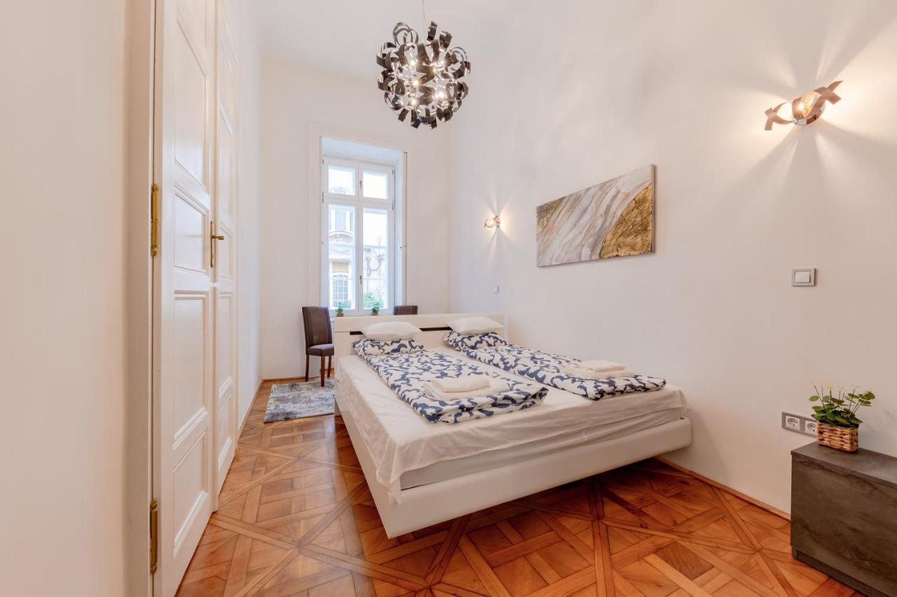 La Fortezza Panzio Budapest Extérieur photo