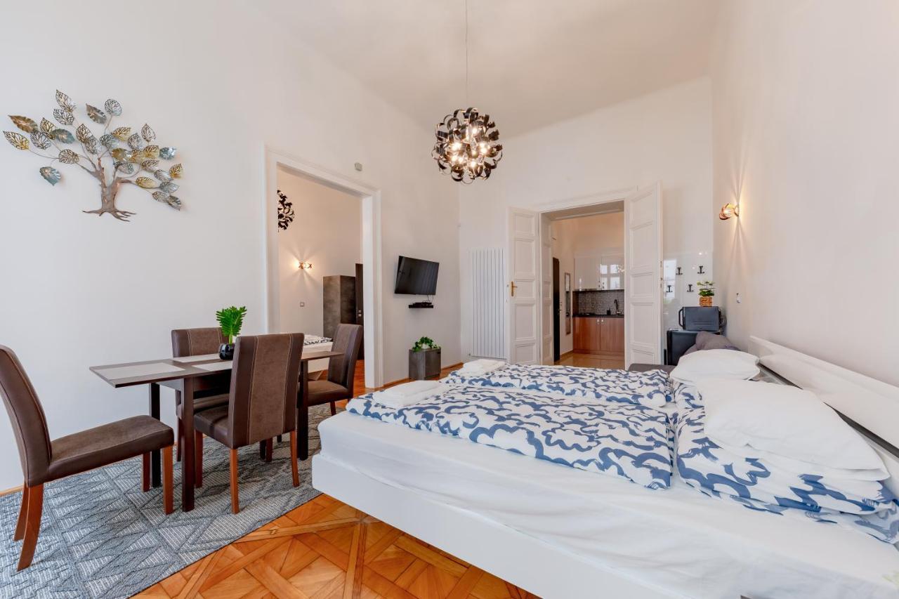 La Fortezza Panzio Budapest Extérieur photo